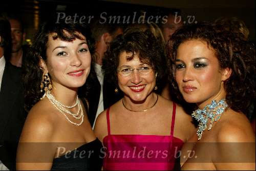 Amsterdam 2 september 2002
Premiere Oesters van Namkee in Pathe Arena
Katja Schuurman Birgit Schuurman en hun moeder