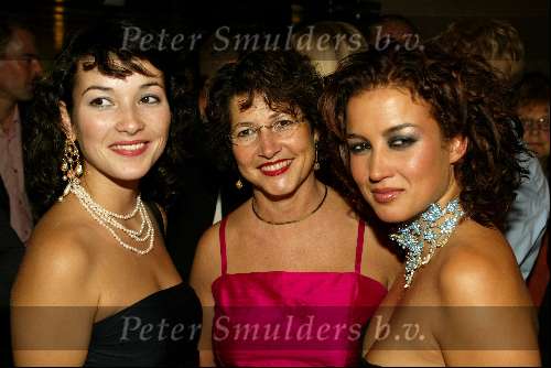 Amsterdam 2 september 2002
Premiere Oesters van Namkee in Pathe Arena
Katja Schuurman Birgit Schuurman en hun moeder