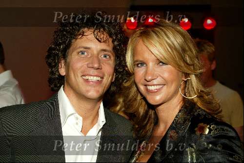 Amsterdam 2 september 2002
Premiere Oesters van Namkee in Pathe Arena
Linda de Mol en Xander Vahle