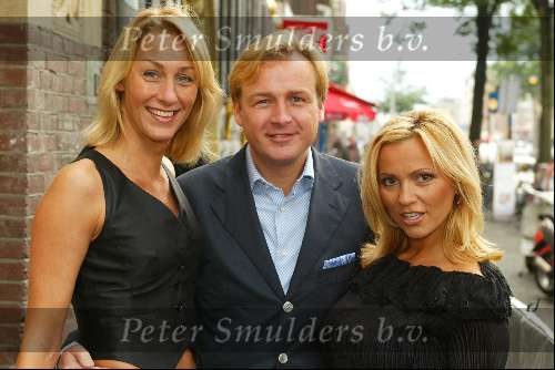 Amsterdam 8 september 2002
Feestje paleis Soestdijk van dirk Zeelenberg
Tatjana Mike Dobbinga en janneke Dobbinga