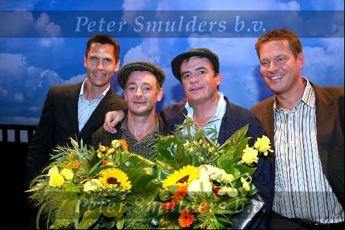Amsterdam 22 september 2003
Premiere in de wolken met Johnny Kraaykamp jr en Laus Steenbeeke in het nieuwe de la mar theater en 
Albert Verlinde