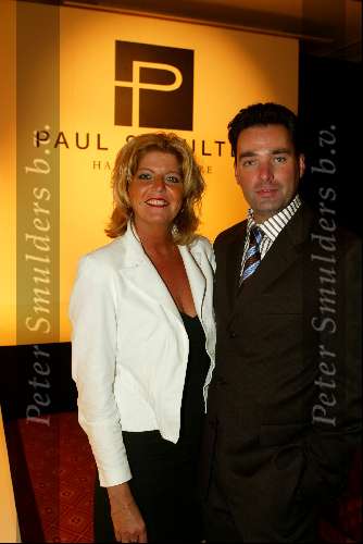 Amsterdam 14 september 2003
Modeshow Paul schulten in het okura
Paul Schulten met  Angela Hoogeveen