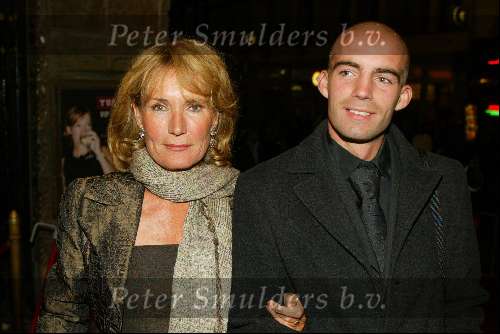 Amsterdam 23 september 2003
Premiere Rosenstrasse in tushinski
Annemarie Oster met zoon