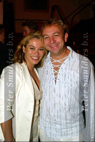 Hilversum 25 september 2003
Uitreiking van de gouden beelden in studio 21
Antje Monteiro met Jon v Eerd