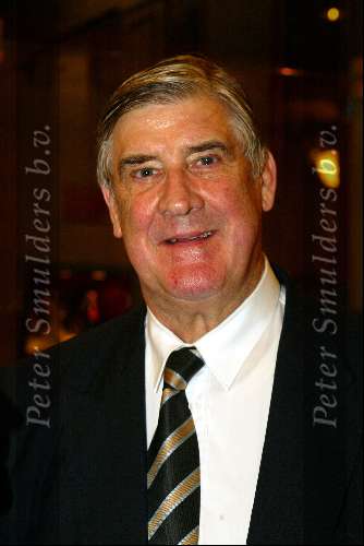 Amsterdam 2 december 2003
Premiere West Side Story in Carre.  Anton Geesink met vrouw en familie. 50 jaar getrouwd