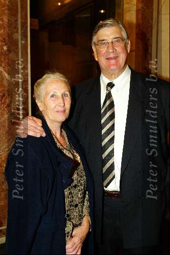Amsterdam 2 december 2003
Premiere West Side Story in Carre.  Anton Geesink met vrouw en familie. 50 jaar getrouwd