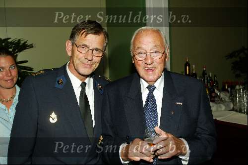 Amsterdam 16 september 2003
Feest 80e verjaardag appie baantjer in hotel Krasnapolsky
Appie baantjer en Jelle Kuiper