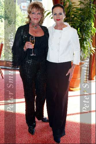 Amsterdam 14 september 2003
Modeshow Paul schulten in het okura
Astrid Engels en Ans Marcus