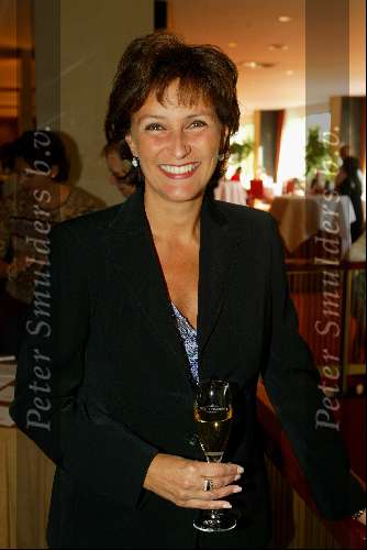 Amsterdam 14 september 2003
Astrid  Joosten met glaasje champagne