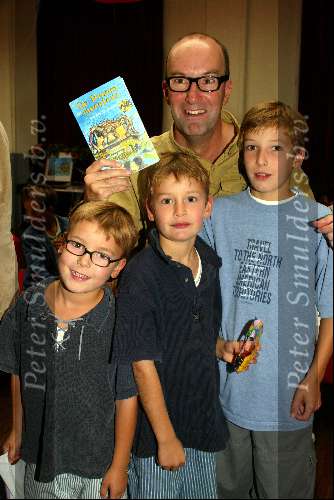 Amsterdam 10 september 2003
Presentatie boek van mylene de la haye in panama.
Bart Chabot met zijn kinderen