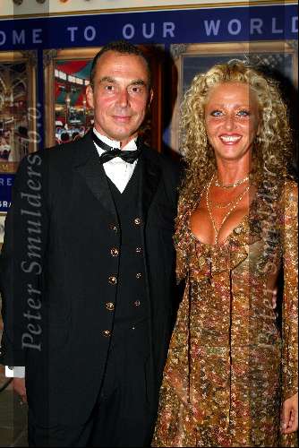 Hoofddorp 3 september 2003
30 jaar cafe la bastille in claus party house
Bob Pels met vrouw