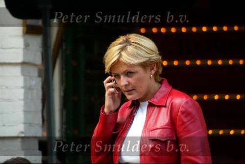 Amsterdam 4 september 2003
 Caroline Tensen met gsm op  pc hooftstraat