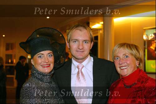 Scheveningen 8 december 2003
Feestje Holland Casino in circustheater.
Vivian Boelen met Christian Looman en Annemarie v Helden