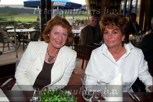 Apeldoorn 9 september 2003
Golftournooi van de ronnie tober foundation op golfbaan de scherpenberg
Bruni Heinke en Christine Kroonenberg