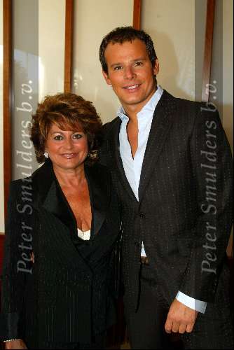 Amsterdam 14 september 2003
Modeshow Paul schulten in het okura
Christine Kroonenberg met Leco v Zadelhoff