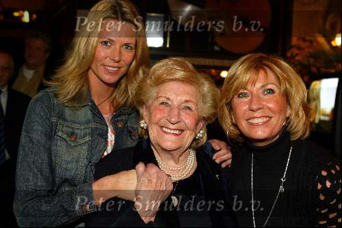 Amsterdam 1 december 2003
Presentatie DVD Willy Alberti in Amsterdam. 
Danielle van t Schip met Ria Alberti en Willeke Alberti