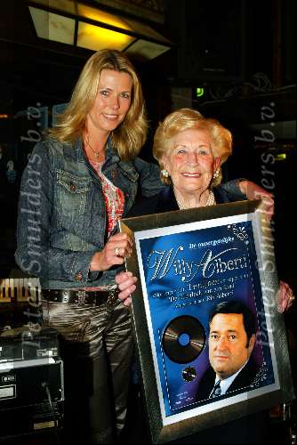 Amsterdam 1 december 2003
Presentatie DVD Willy Alberti in Amsterdam.  
Ria Alberti  en Danielle van t Schip
