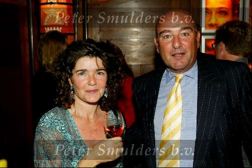Amsterdam 23 september 2003
Premiere Rosenstrasse in tushinski
Dieuwertje Blok met een glaasje wijn en man Peter