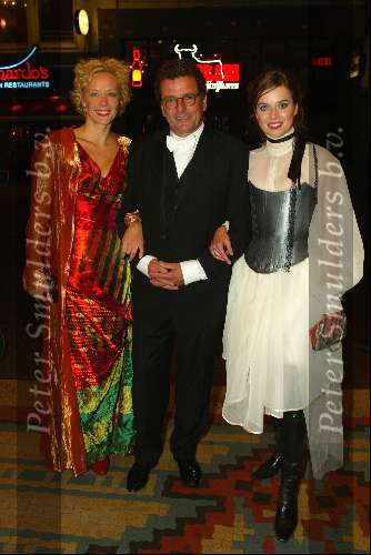 Amsterdam 23 september 2003
Premiere Rosenstrasse in tushinski
katja Riemann thekla reuten en edwin de vries