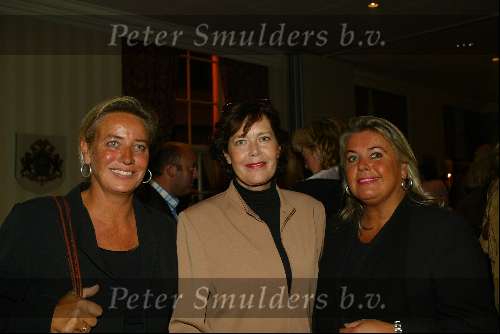 Amsterdam 1 september 2003
Modeshow monique collignon in hotel the grand
Sylvia Kristel Petra Ouborg en Els Ouborg