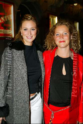 Amsterdam 24 september 2003
Premiere henk v d meyden in carre
Fabienne de Vries met een vriendin