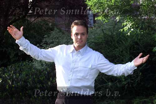 Son, 15 mei 2000
Frans Bauer met nieuwe kleding