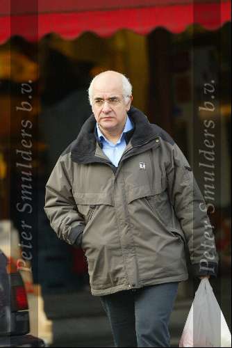 Amsterdam 6 december 2003
 Frits Spits boodschappen doen op de Cornelis Schuytsraat