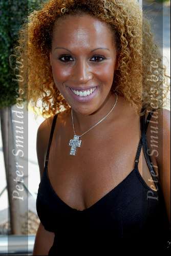 Hilversum 22 september 2003
Pincess records  presentatie in studio 21
Glennis Grace
