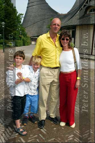 Kaataheuvel 22 juni 2003
Opening nieuwe show in de efteling
haye v d heyden met famile