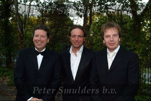 Hilversum 25 september 2003

Uitreiking van de gouden beelden in studio 21
edwin jansen henk jan smits en eric v thijn

Peter Smulders bv