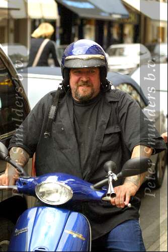 Amsterdam 4 september 2003
Henk Schiffmacher op scooter