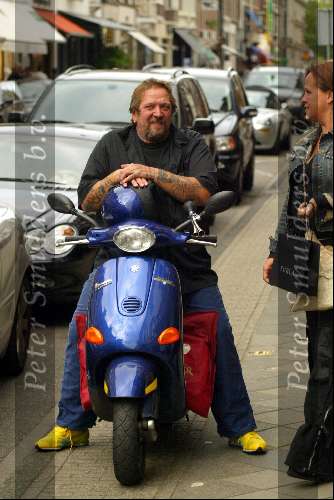 Amsterdam 4 september 2003
Henk Schiffmacher op scooter