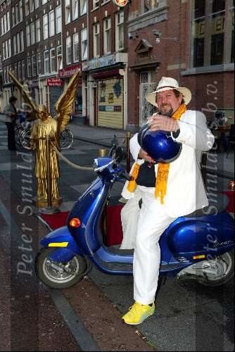 Amsterdam 4 september 2003
Henk Schiffmacher op scooter
