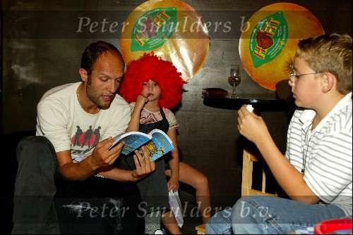 Amsterdam 10 september 2003
Presentatie boek van mylene de la haye in panama.
Hugo Metsers  III met kinderen