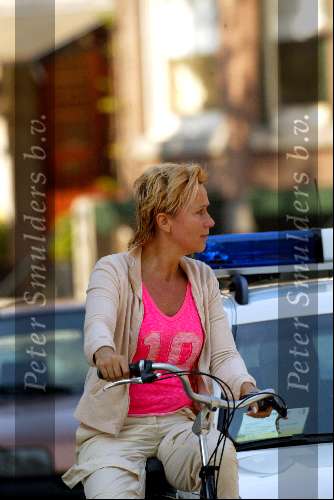 Amsterdam 17 september 2003
Inge Iepenburg met walkman op fiets