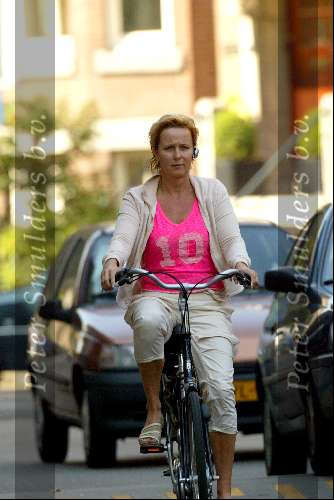 Amsterdam 17 september 2003
Inge Iepenburg met walkman op fiets