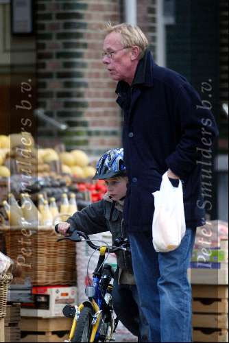 Amsterdam 2 december 2003
Jack Spijkerman met zoontje op Cornelis Schuytstraat