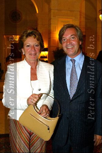 amsterdam 9 september 2003
modeshow frans molenaar in het amstel hotel
neelie kroes en dirk jan parelberg