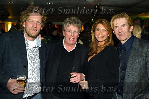 Scheveningen 8 december 2003
Feestje Holland Casino in circustheater.
Jean Marc des Bouvrie, Jan des Bouvrie, Yvonne Dubbelboer en Addy v d Krommenacker