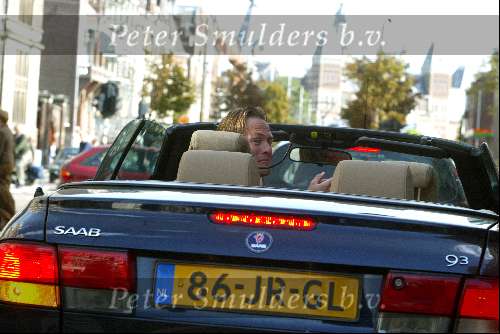 Amsterdam 27 september 2003
Jort Kelder en Georgina Verbaan in Saab cabrio