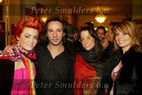 Amsterdam 2 december 2003
Premiere West Side Story in Carre.  Spiros met Kim Lian v d Meij en vriendin