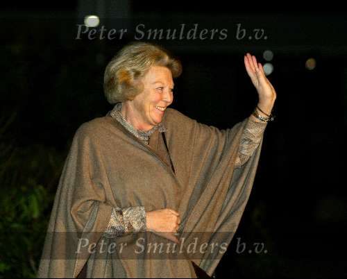 Den Haag 07 december 2003
Koningin Beatrix  op bezoek in Bronovo.