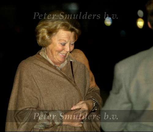 Den Haag 07 december 2003
Koningin Beatrix  op bezoek in Bronovo.