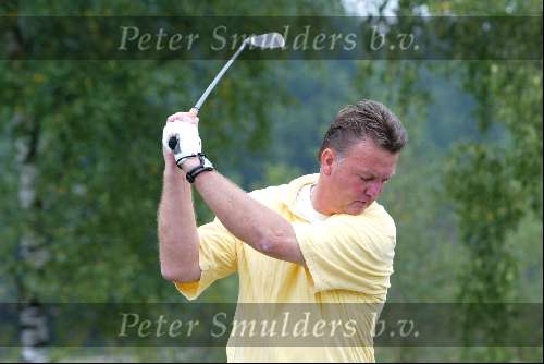 Apeldoorn 9 september 2003
Golftournooi van de ronnie tober foundation op golfbaan de scherpenberg
Louis v Gaal tijdens het golfen