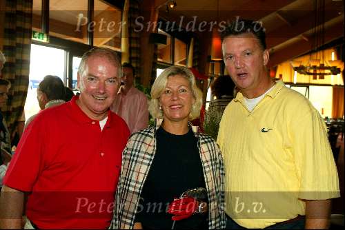 Apeldoorn 9 september 2003
Golftournooi van de ronnie tober foundation op golfbaan de scherpenberg
Mevr Kamminga en Louis v Gaal en Ronnie Tober