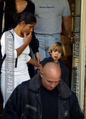 Amsterdam 23 september 2003
De vriendin van Mick Jagger  Lucinde morad en haar zoontje lucas