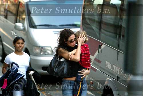 Amsterdam 23 september 2003
De vriendin van Mick Jagger  Lucinde morad en haar zoontje lucas