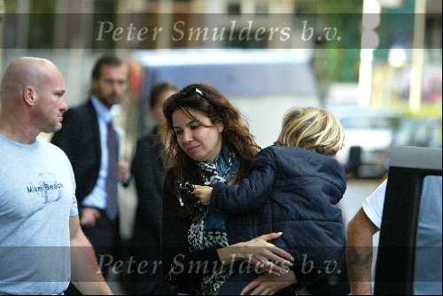 Amsterdam 23 september 2003
De vriendin van Mick Jagger  Lucinde Morad en haar zoontje lucas