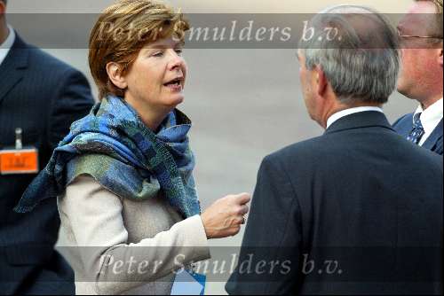 Den Haag 16 september 2003
prinsjesdag 2003 .ministers en staatsecretarissen met hoedjes
Maartje v Weegen in gesprek met Frans Weisglas
