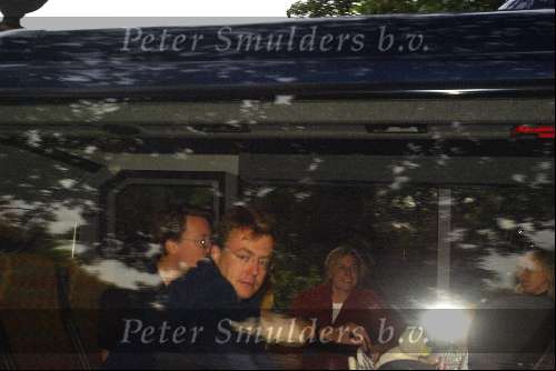 Den Haag 7 september 2003
Prinses Laurentien Mabel Wisse Smit Prins Constatijn en Prins Friso bij haar huis